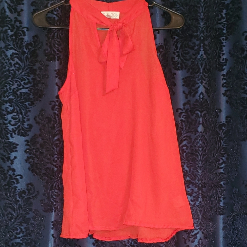 Women's sleeveless flowy top